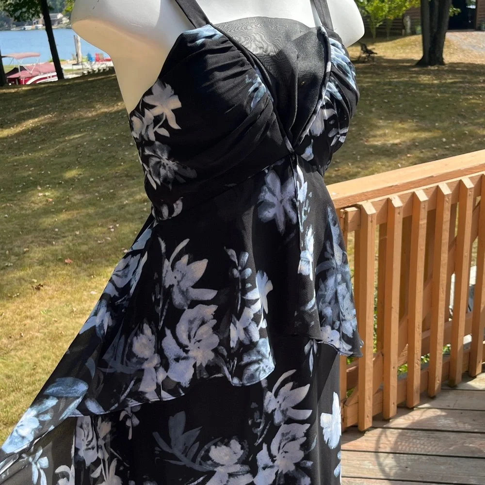 BCBGMaxAzria gorgeous & unique gown 12 - Picture 5 of 13